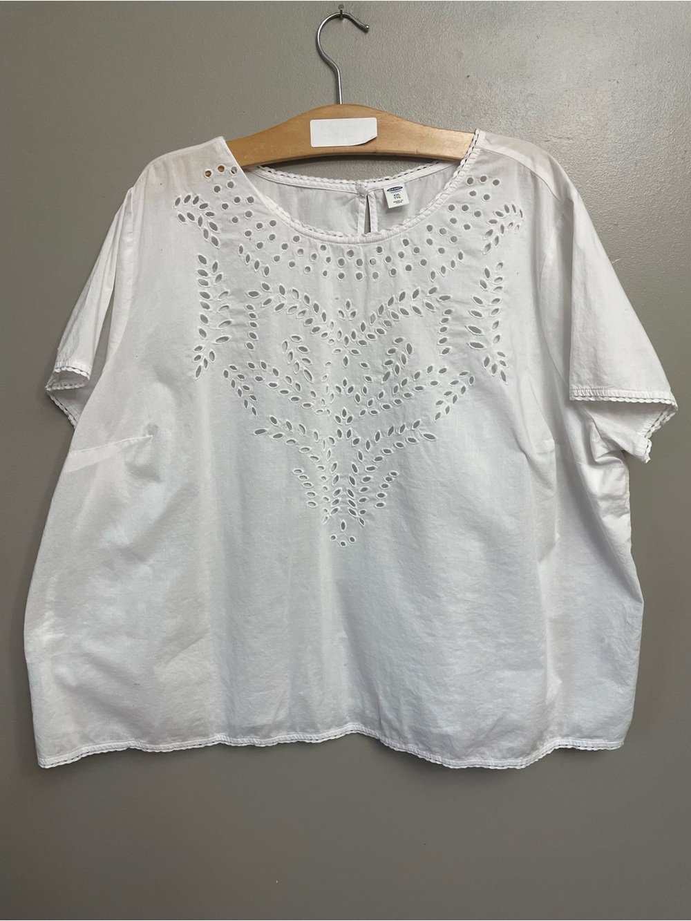 Old navy XXL White eyelet blouse beach vacation coquette coastal